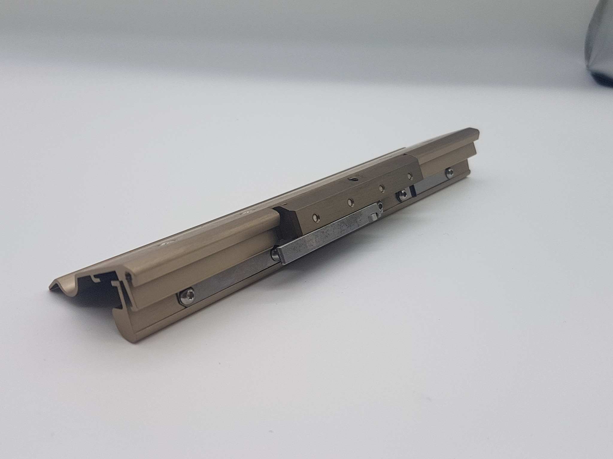 BORDER CLIP WITH LOCK 200 MM BROWN