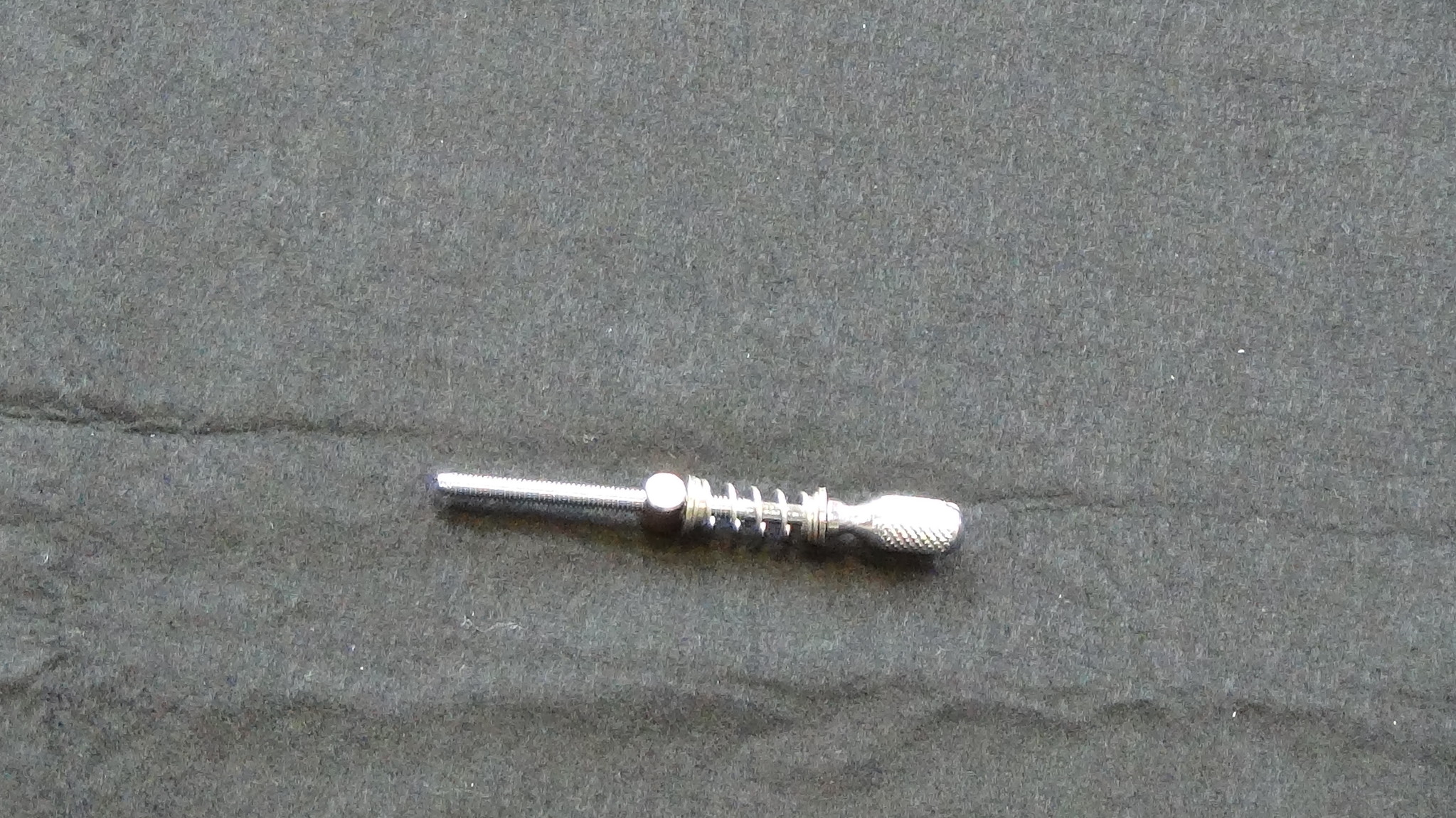 STRAINING SCREW WITH NUT AND SPRING