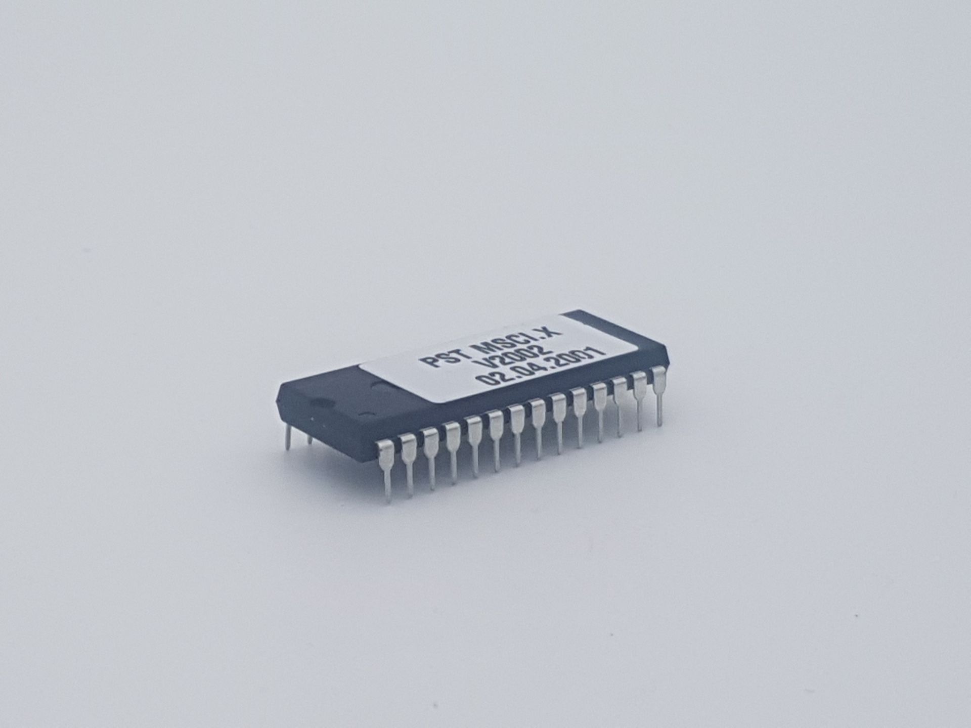 IC CMOS NTE27C4001-90D &ndash; EPROM UV 4MB, 90ns &ndash; Nuovo, Distributore Autorizzato NTE